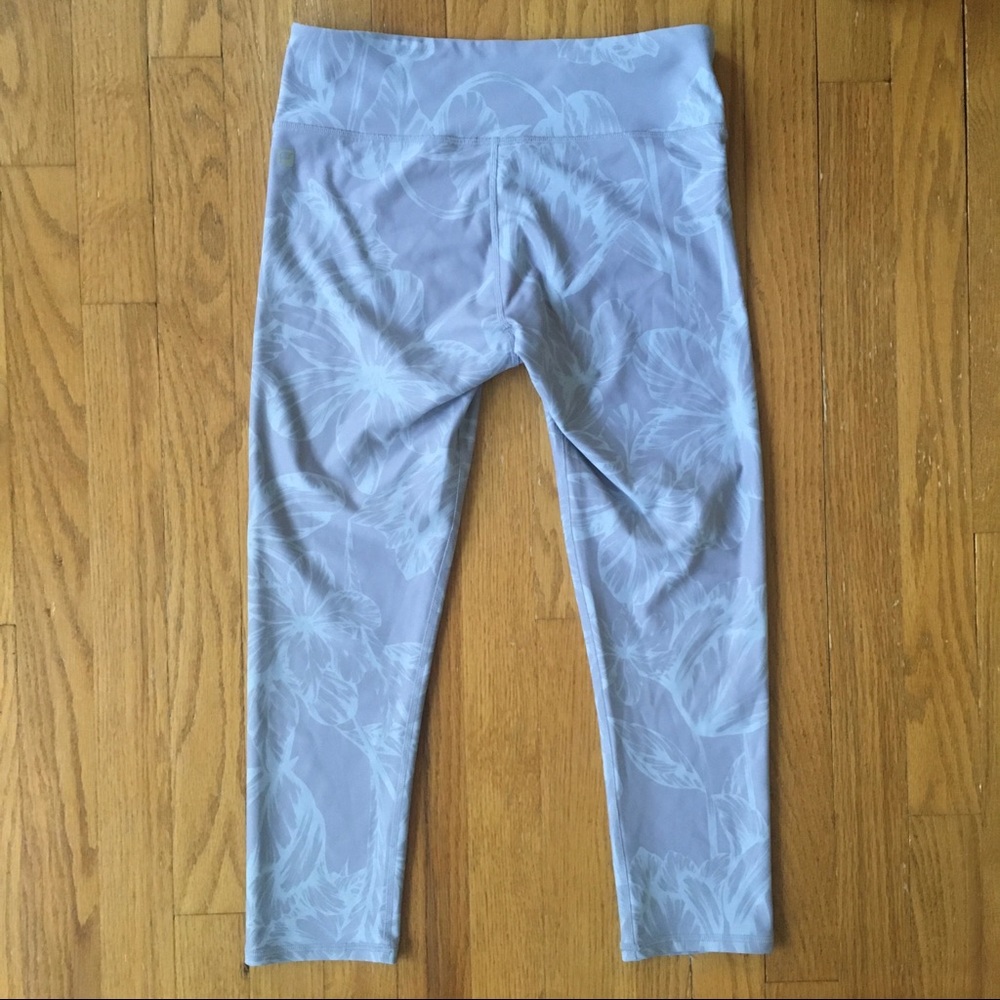 Fabletics Mid-Rise Printed PowerHold Capri Legging - Picture 7 of 8